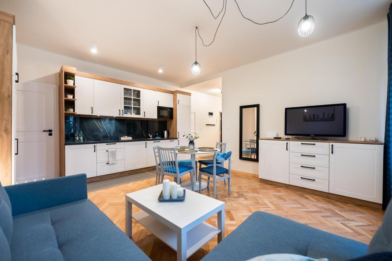 Апартаменти Old Town Eclectic For 6 People *