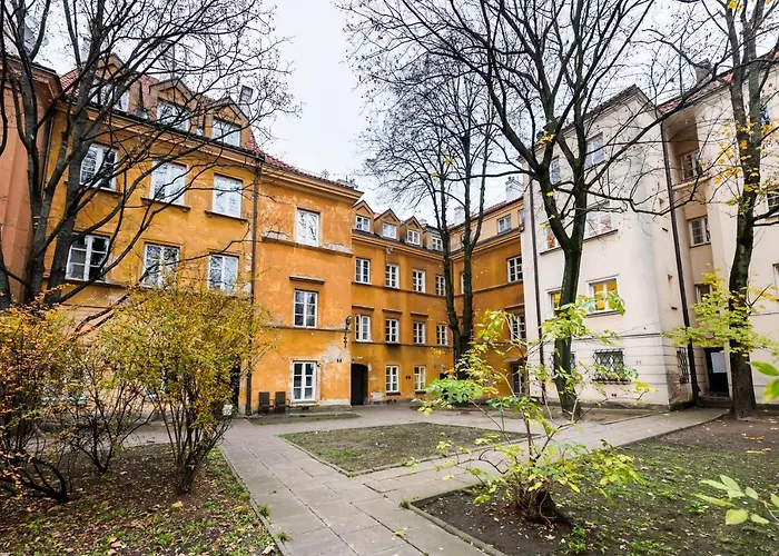 Old Town Eclectic Apartment For 6 People